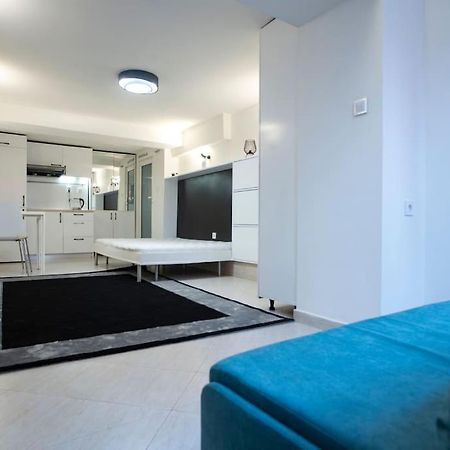 Studio With Courtyard Just Steps Away Vitosha Str Sofya Dış mekan fotoğraf
