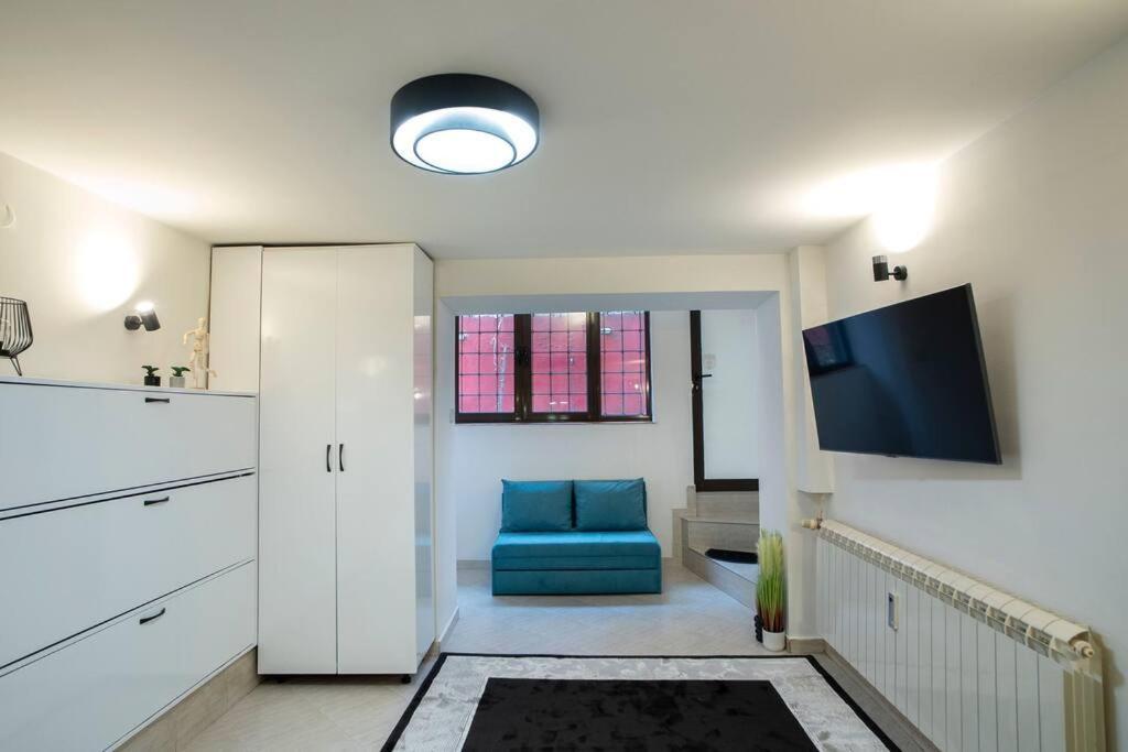 Studio With Courtyard Just Steps Away Vitosha Str Sofya Dış mekan fotoğraf